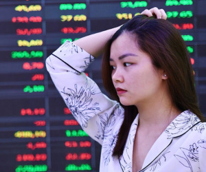 'Khủng long', 'cá mập' lo lắng, sắc đỏ bao trùm thị trường cổ phiếu Việt