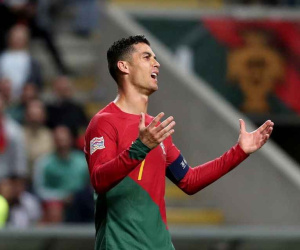 Ronaldo bị truyền thông quê nhà ‘quay lưng’, yêu cầu cho dự bị như ở MU