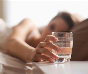 Sáng ngủ dậy nên đánh răng trước hay uống nước trước? Đơn giản nhưng ít người trả lời đúng