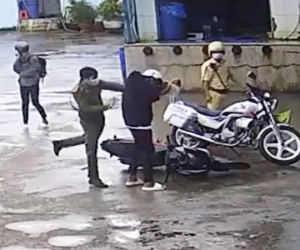 Tước danh hiệu công an nhân dân đối với 3 cảnh sát đánh 2 thiếu niên