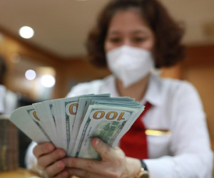 Đồng USD tăng mạnh gây sức ép lên giá vàng