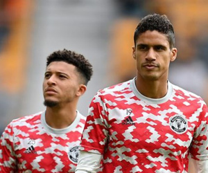 Huyền thoại bất ngờ chỉ trích Man United 'ném tiền qua cửa sổ' khi mua Sancho, Varane