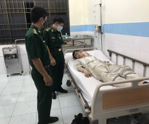 Hình ảnh đầu tiên về 9 thuyền viên Trung Quốc đang được cấp cứu tại Côn Đảo