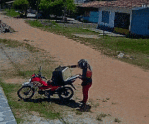 Video: Hộp đồ ăn bỗng dưng 'bốc hơi' và danh tính bất ngờ của thủ phạm