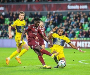 ‘Chuyên gia phá đội’ lại mắc sai lầm khó tin, Pau FC dứt mạch bất bại