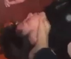 Clip: Chồng bạo hành vợ đang có thai rồi livestream thách thức: 'Bố mẹ xem được thì đón nó về'