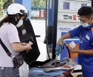 Không ngoài dự đoán, giá xăng tiếp tục giảm mạnh