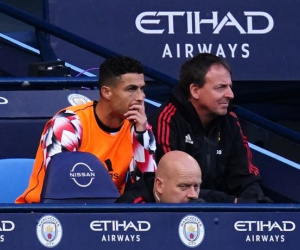 Ronaldo làm gì khi ngồi dự bị cả trận derby Manchester?