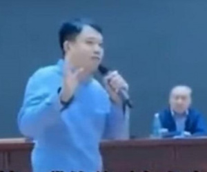 Giáo viên mời phụ huynh 'em có thành tích kém nhất lớp' phát biểu, ông bố có cách đáp trả nhẹ nhàng khiến tất cả vỗ tay rần rần