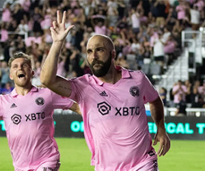 Higuain thông báo giải nghệ ở tuổi 34