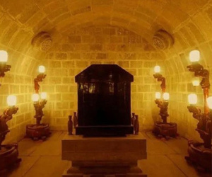 Tại sao những lăng mộ cổ không có dưỡng khí nhưng vẫn có những 'ngọn đèn vĩnh cửu' ngàn năm không tắt?
