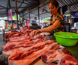 Nguồn cung tăng nhưng dân ăn ít, giá thịt lợn lại rơi xuống đáy