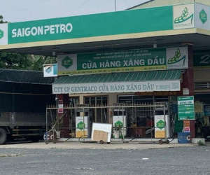 Khó như đi mua xăng: 2km 3 cửa hàng đóng cửa