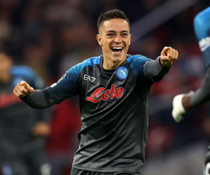 Tiếp đà thăng hoa, Napoli khiến Ajax nhận trận thua lịch sử