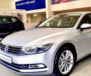 Giá ô tô đầu tháng 10, xe nhập khẩu giảm sâu 200 triệu đồng