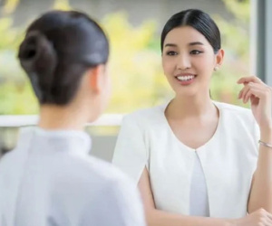 Tôi choáng váng khi biết bố chồng tôi trả thêm lương cho chị giúp việc