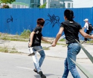 Vác dao đi giải quyết mâu thuẫn, 2 thiếu niên côn đồ bị khởi tố tội giết người