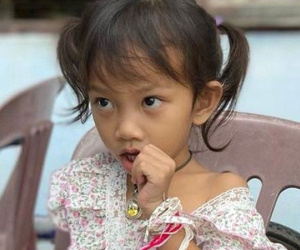 Vụ xả súng ở Thái Lan: Câu chuyện của bé gái 3 tuổi sống sót duy nhất nhờ...ngủ say