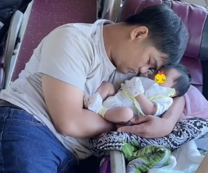 'Thắt lòng' cảnh bố ôm con về quê gửi ông bà nuôi vì mẹ đã bỏ em đi mất rồi