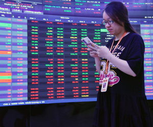 Cổ phiếu ngân hàng nhuộm đỏ, VN-Index hướng về 1.010 điểm