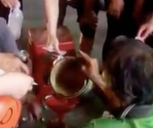 Đồng Nai: Bán xăng 'dạo' trước trạm xăng với giá 'khủng'