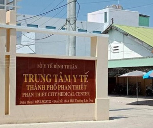 Giám đốc bệnh viện thành phố chỉ đạo chẩn đoán bệnh nhẹ thành... nặng