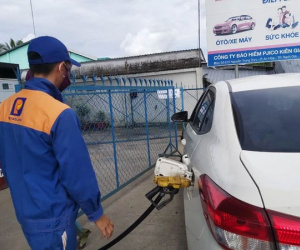 Đi liên tỉnh 45km mua xăng bất thành, tài xế nơm nớp lo ô tô chết máy