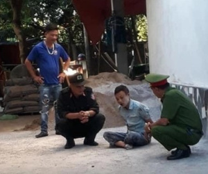 Chồng dùng súng bắn vợ tử vong, hàng xóm trọng thương