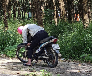 Phát hiện thanh niên gục chết trên xe máy ở Đồng Nai