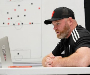 Cuộc sống kỳ lạ của Wayne Rooney ở tuổi 36