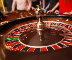 Vì sao Bộ Tài chính muốn thí điểm cho người Việt chơi casino đến năm 2024?