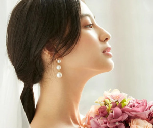 Ngày cưới của tôi, chồng cũ tặng món quà khiến khách mời xôn xao