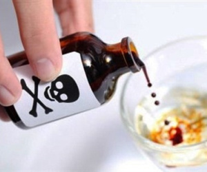 Vợ 4 ngày liên tục bỏ thuốc diệt chuột vào canh cho chồng ăn