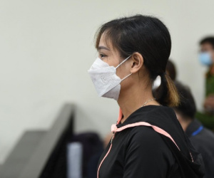 Vụ bé 3 tuổi bị đóng đinh tử vong: Cần tiếp tục điều tra mẹ cháu bé
