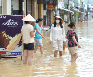 'Rốn lũ' ở Quảng Nam ngập sâu, giao thông tê liệt