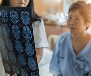 Dấu hiệu của bệnh liên quan tới não xuất hiện trước 9 năm
