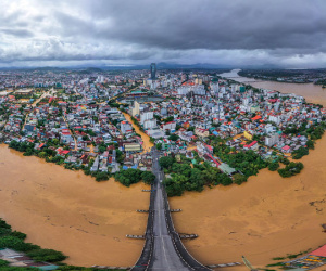 Huế chìm trong biển nước nhìn từ bầu trời