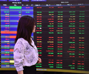 Bộ 3 cổ phiếu của tỷ phú Phạm Nhật Vượng giảm mạnh, VN-Index đứt mạch hồi phục