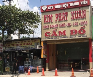 Tên cướp vừa ra khỏi tiệm vàng thì 'chạm mặt' công an đi tuần