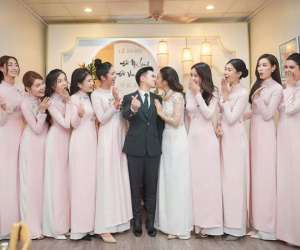 Hoa hậu Đỗ Mỹ Linh khóa môi chồng thiếu gia trong đám hỏi