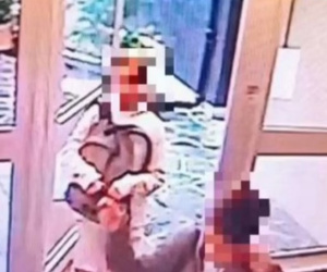 Camera ghi lại khoảnh khắc lạnh người khi bé gái bước vào tòa nhà cùng kẻ sau đó sát hại mình rồi giấu xác vào vali