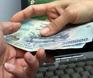 Bắt quả tang giám đốc đăng kiểm và 3 nhân viên nhận hối lộ