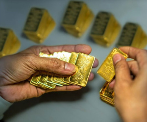 Giá vàng hôm nay 18/10: Lạm phát và bất ổn chính trị đang bủa vây giá vàng