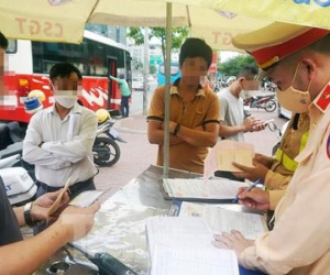 Đề xuất CSGT không cần chào người thiếu văn hoá