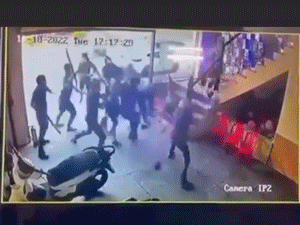 Kinh hoàng màn hỗn chiến giữa hai nhóm thanh niên trong quán Karaoke tại Nha Trang