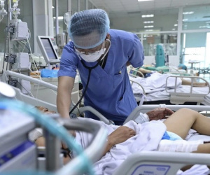 Sức khỏe bé gái 5 tuổi nhiễm cúm gia cầm: Suy hô hấp, đặt nội khí quản, nằm khoa điều trị tích cực