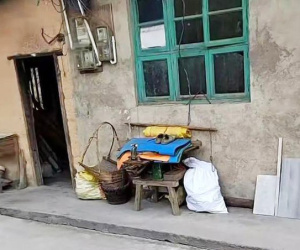Vượt đường xa đến nhà bạn trai, cô gái choáng váng thấy cảnh trước mặt