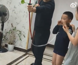 Con trai sợ đau cần nhổ răng và cách ông bố hành động khiến cậu bé ngỡ ngàng