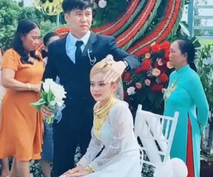 TikToker đình đám lấy chồng, vàng đeo kín cổ gây bão MXH