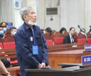 Vụ buôn lậu gần 200 triệu lít xăng: Cựu cán bộ hải quan nhận bao nhiêu tiền hối lộ?